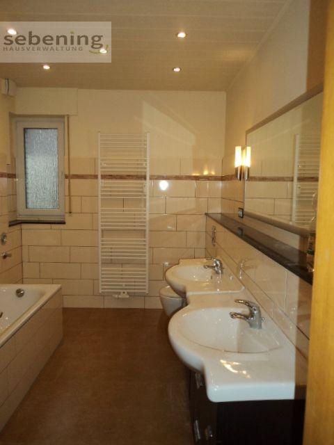 Exposé 2306 • Interessante und großzügig geschnittene 4 ZKB Wohnung!!! - Foto 3
